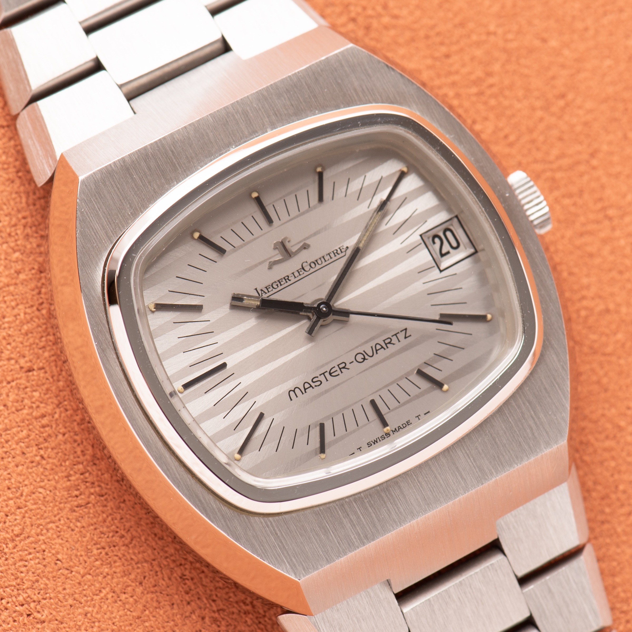 View of Jaeger-LeCoultre Master-Quartz — silver dial — Ref. 23302-42 — 1970